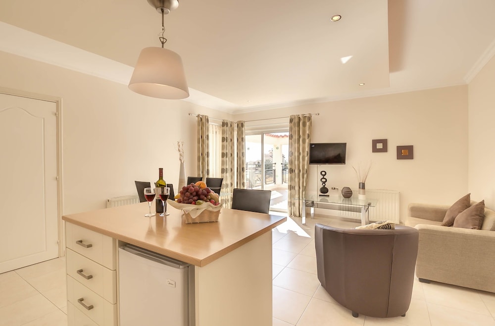 Hill View Hotel Apartments 30/50