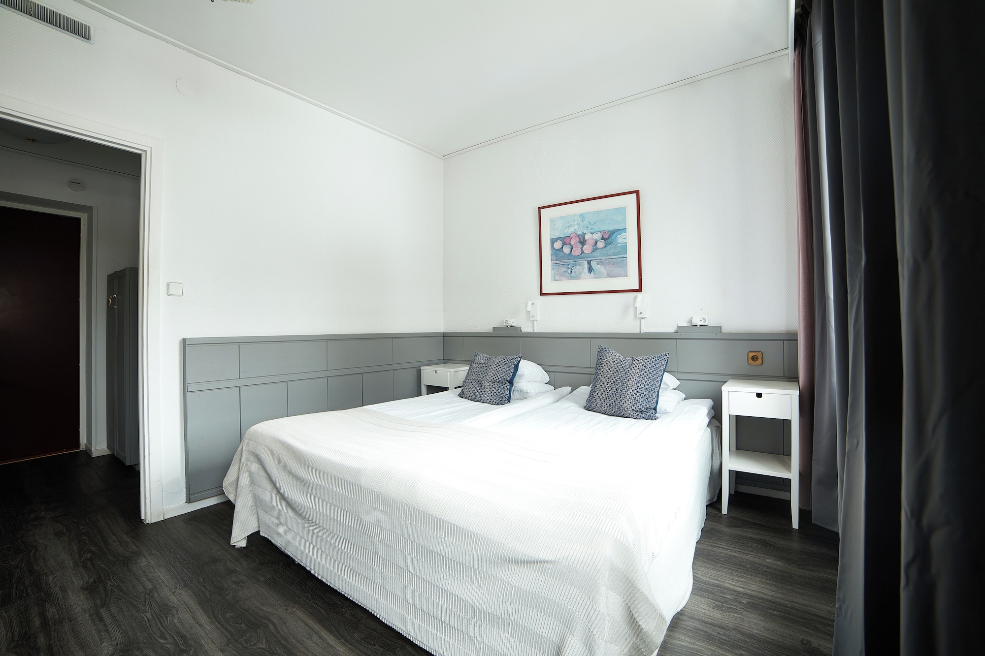Classic, Twin Beds