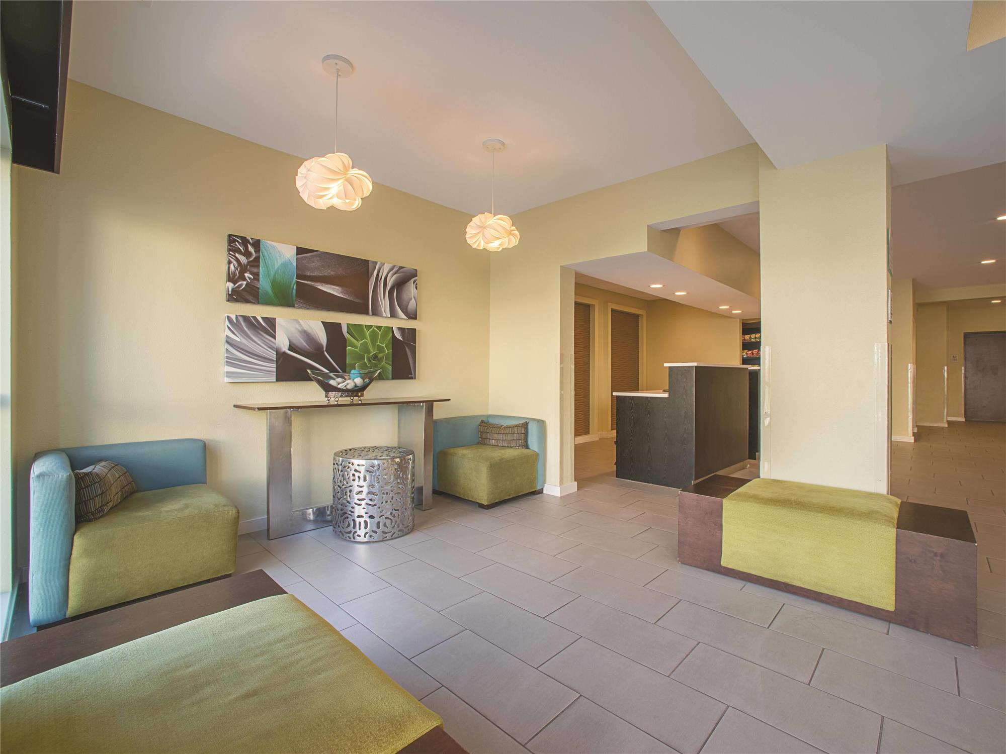 La Quinta Inn & Suites by Wyndham Collinsville - St. Louis 10/42