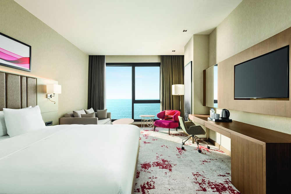 Superior, King Bed, Accessible