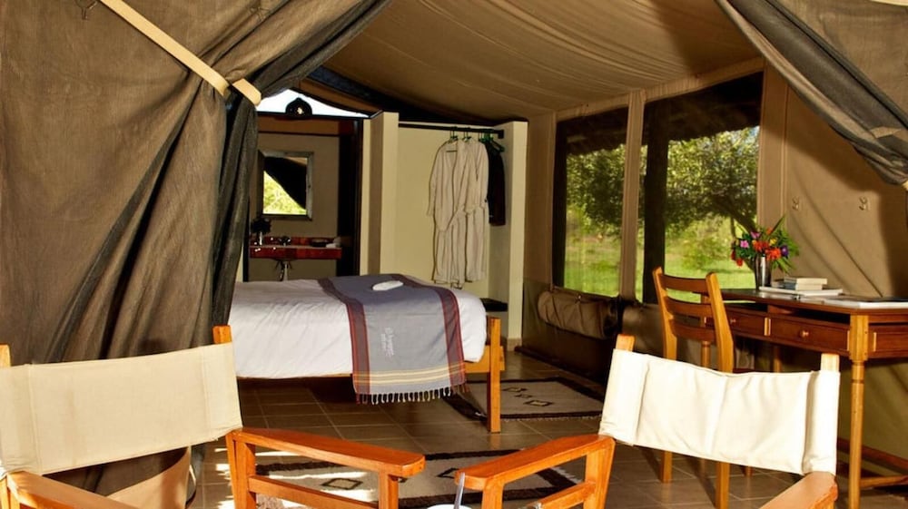 Voyager Ziwani Tented Camp 8/43