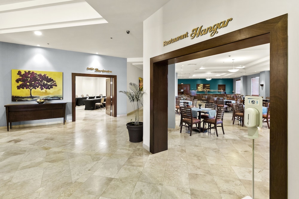 Hotel Aeropuerto Los Cabos 10/40