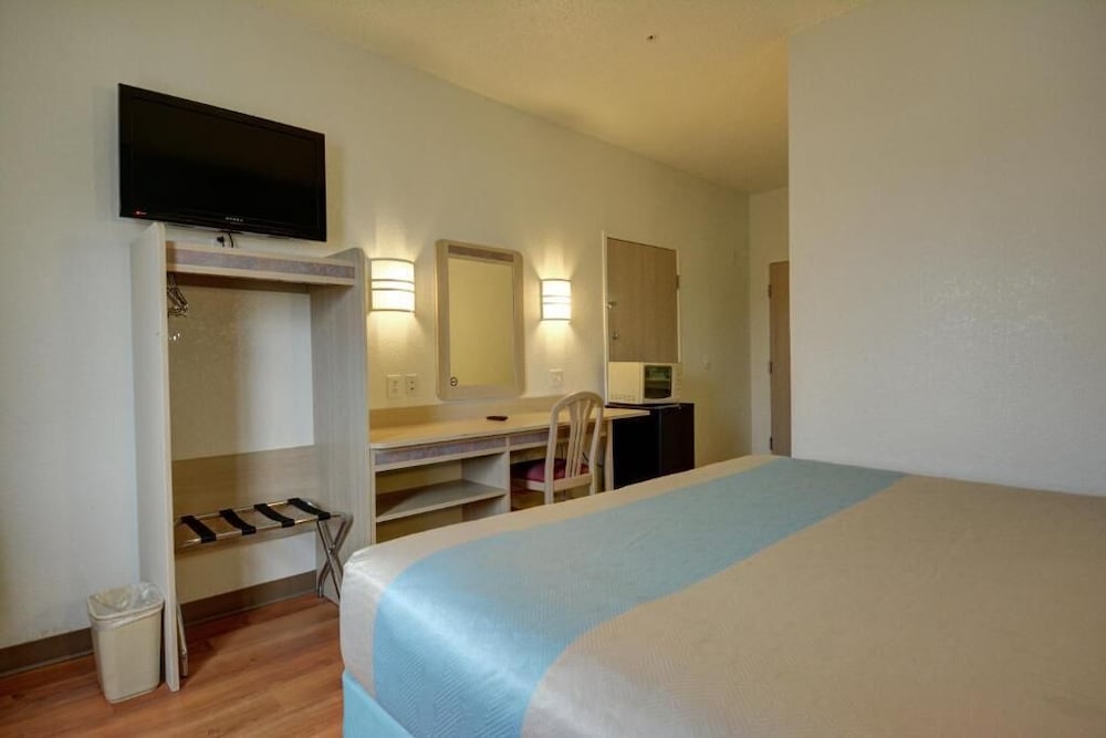 Motel6 Denison, TX 32/56