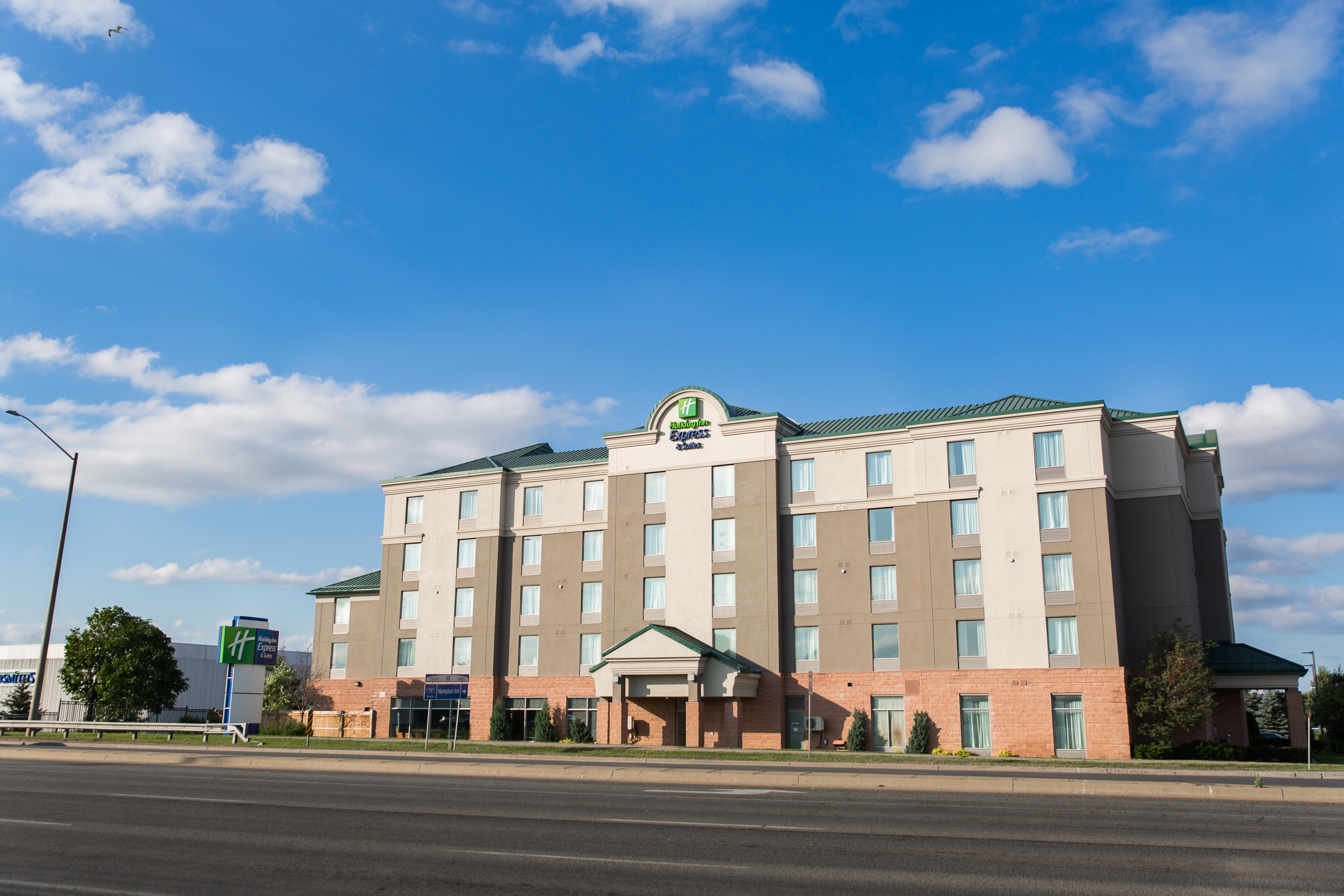 Holiday Inn Express Hotel And Suites Brampton 2/47