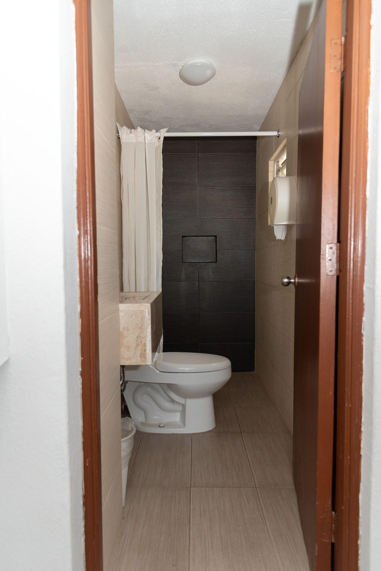 Room, King Bed, Hotel Impala 4/4