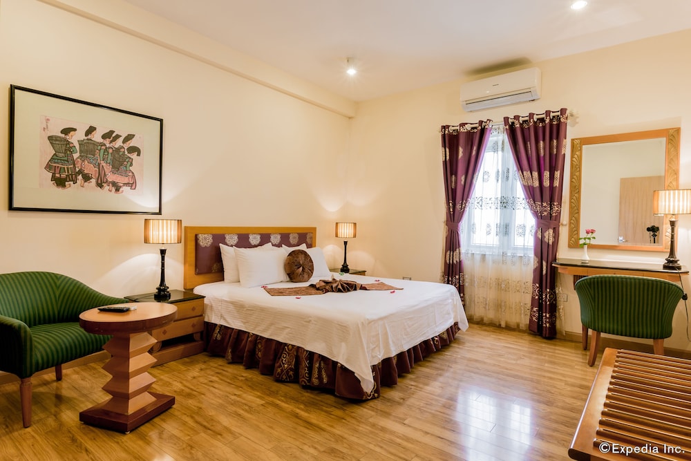 Golden Sun Villa Hotel 24/73