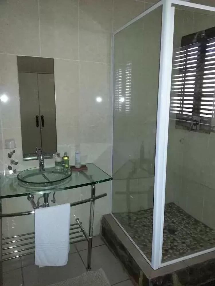 Town And Country Guest House 50/50