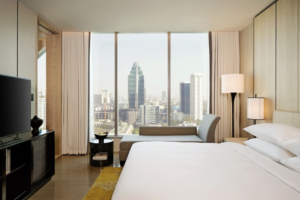 ROOM, KING BED