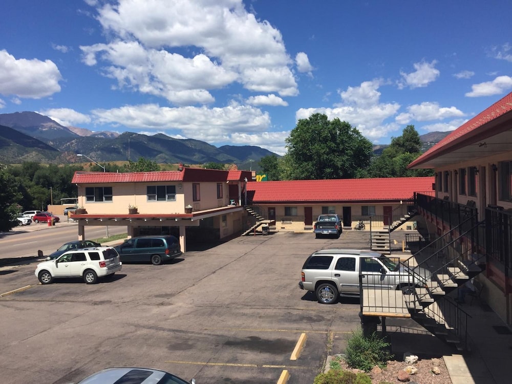 Garden Of The Gods Motel 56/58