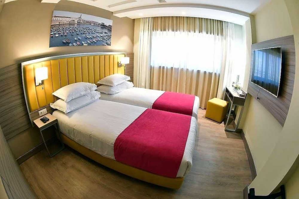 Naya Hotel 16/50