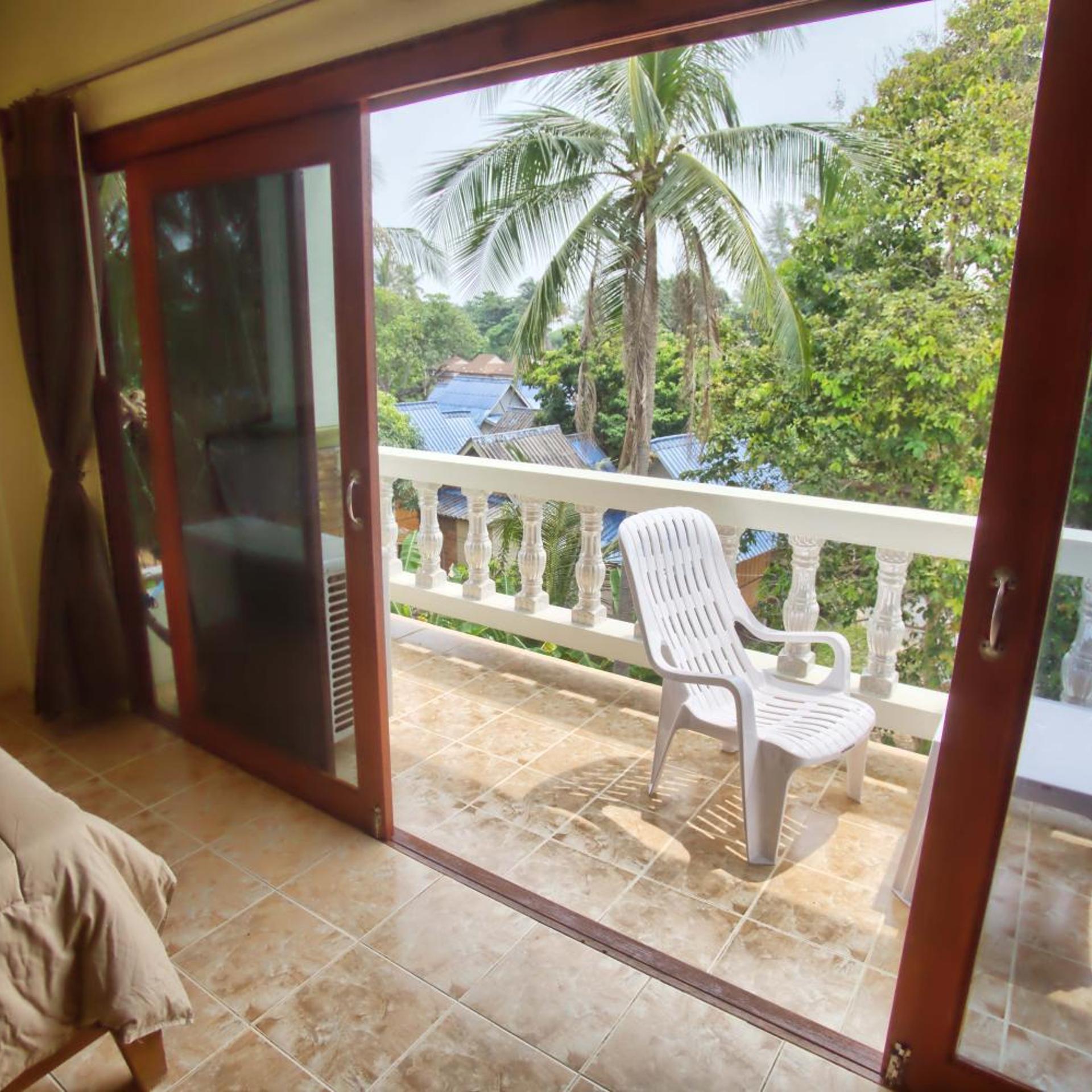 Hugs Guesthouse And Hostel 13/16