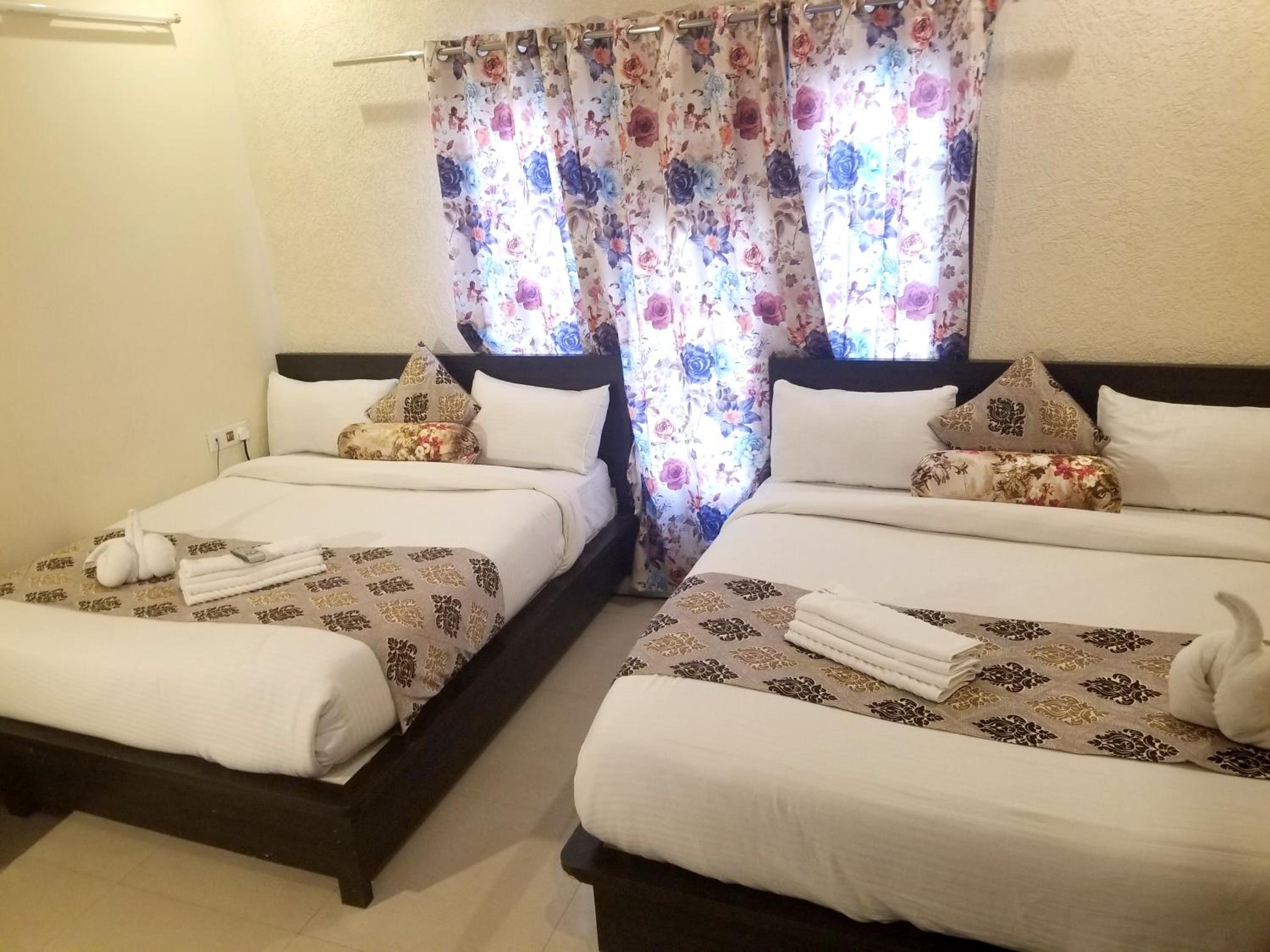 غرفة عائلية بسريرين مزدوجين