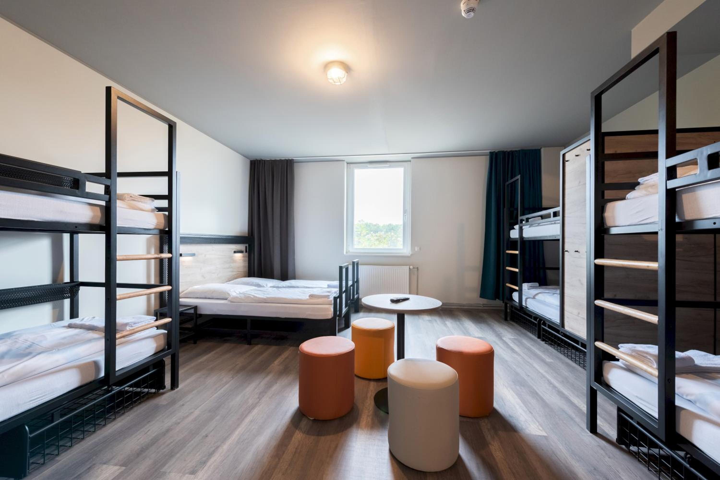 Private, 8 Beds