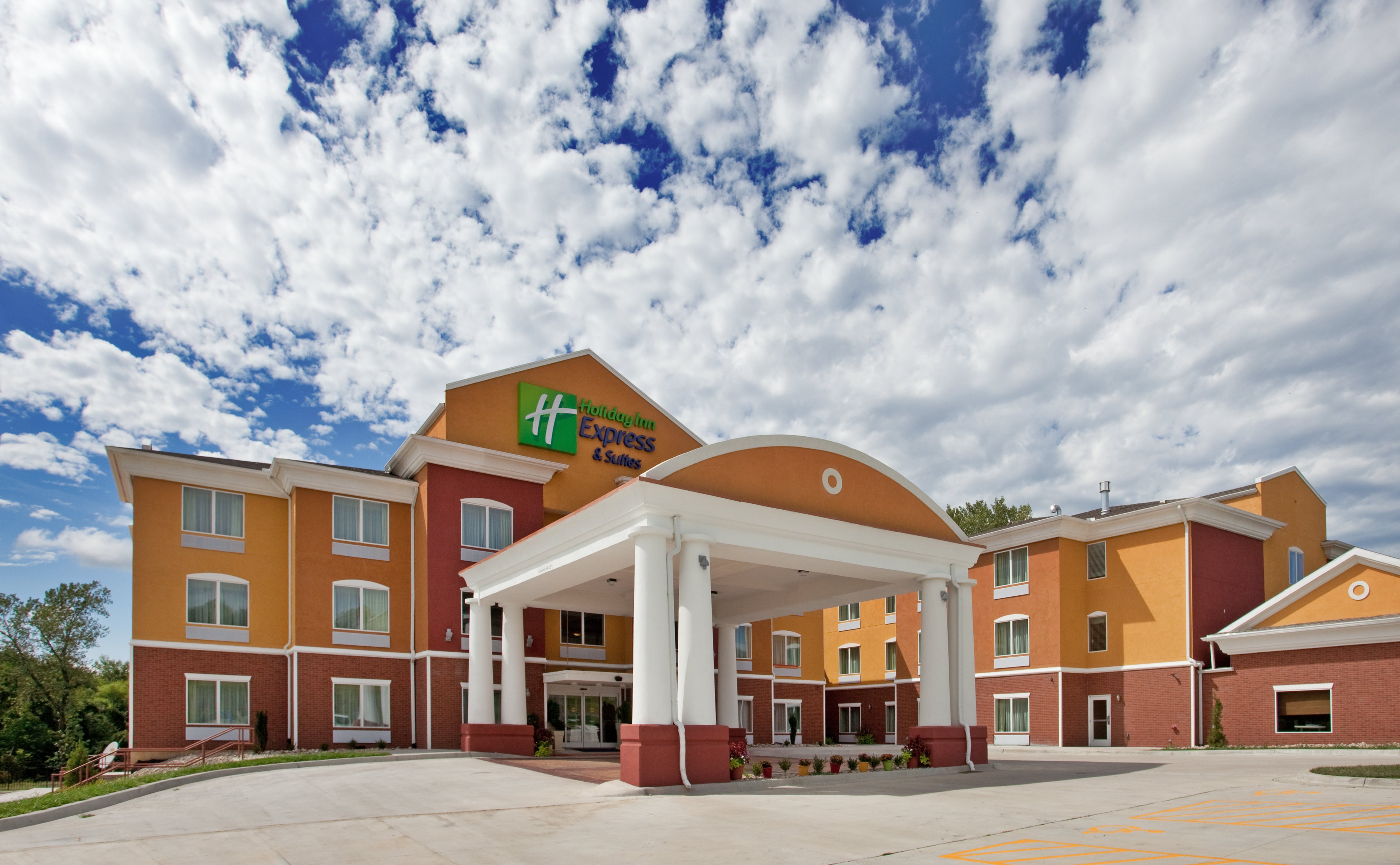 Holiday Inn Express Hotel Amp Stes Kansas City Sports Complex 2/55
