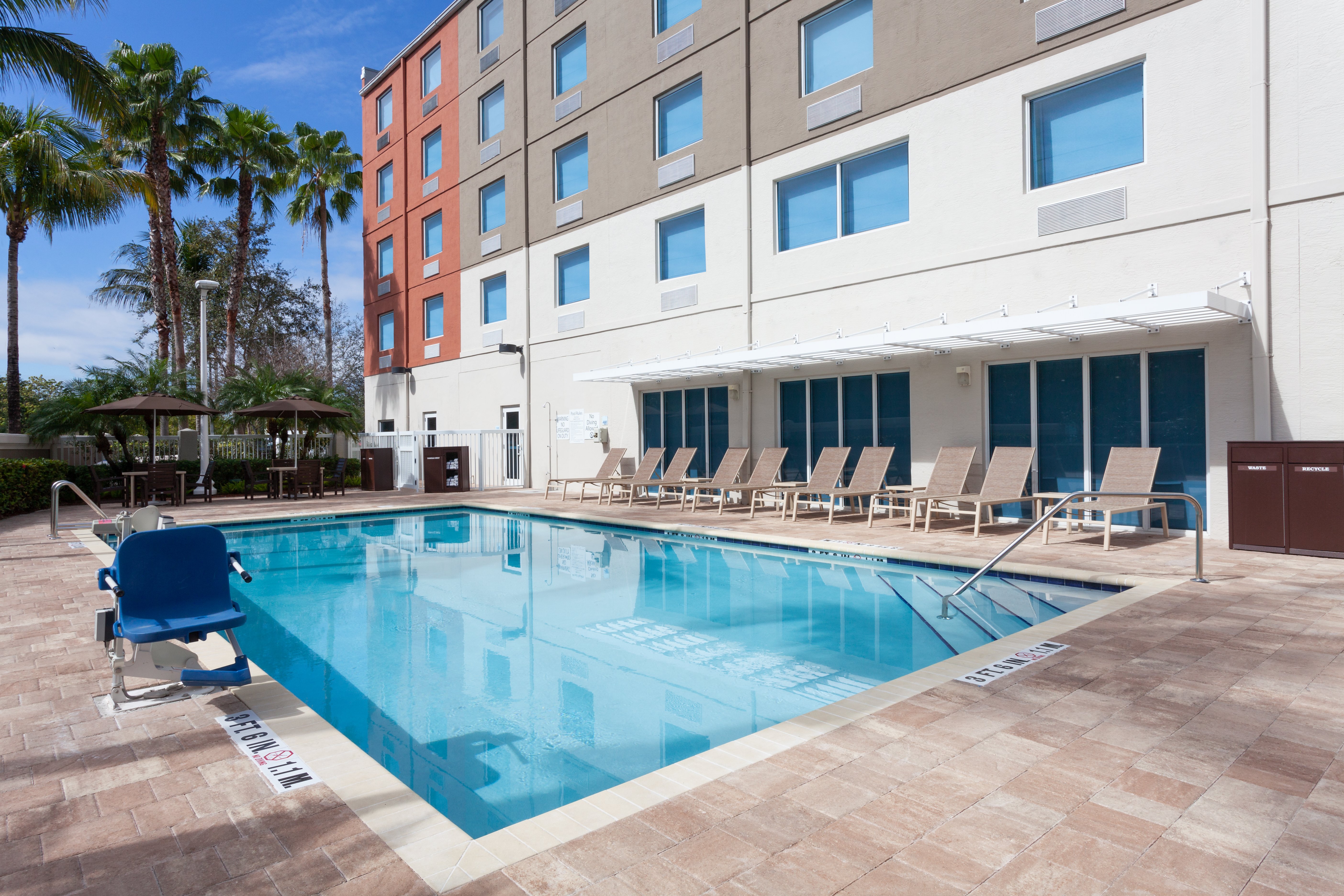 Holiday Inn Express Hotel Suites Fort Lauderdale Airport Cruise Port An Ihg Hotel 4/24