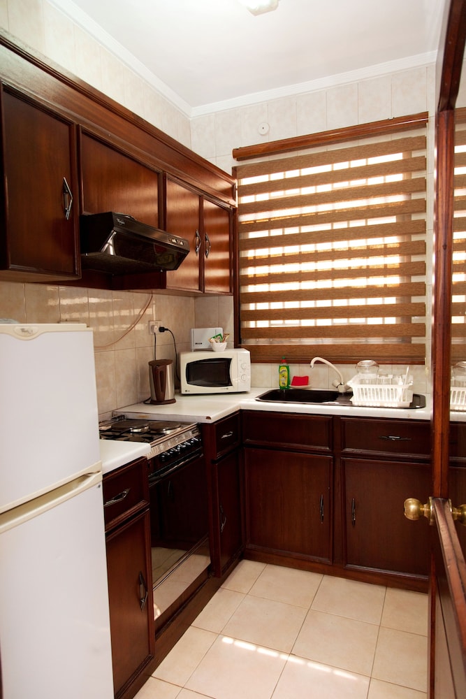 Mahogany Lodge 50/50