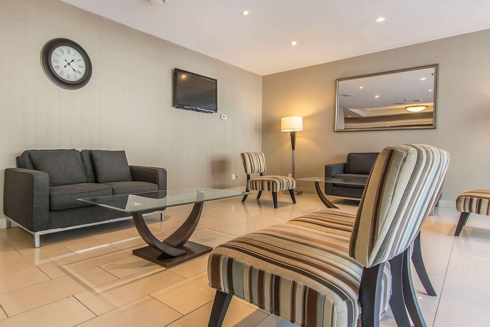 Comfort Suites Downtown Montreal 34/49