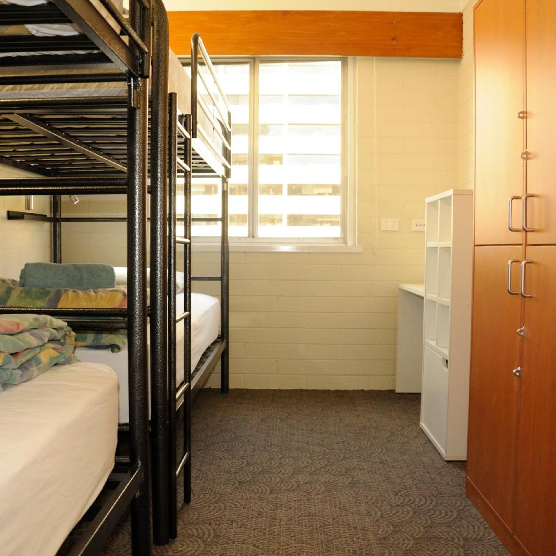 Kangaroo Inn 49/50