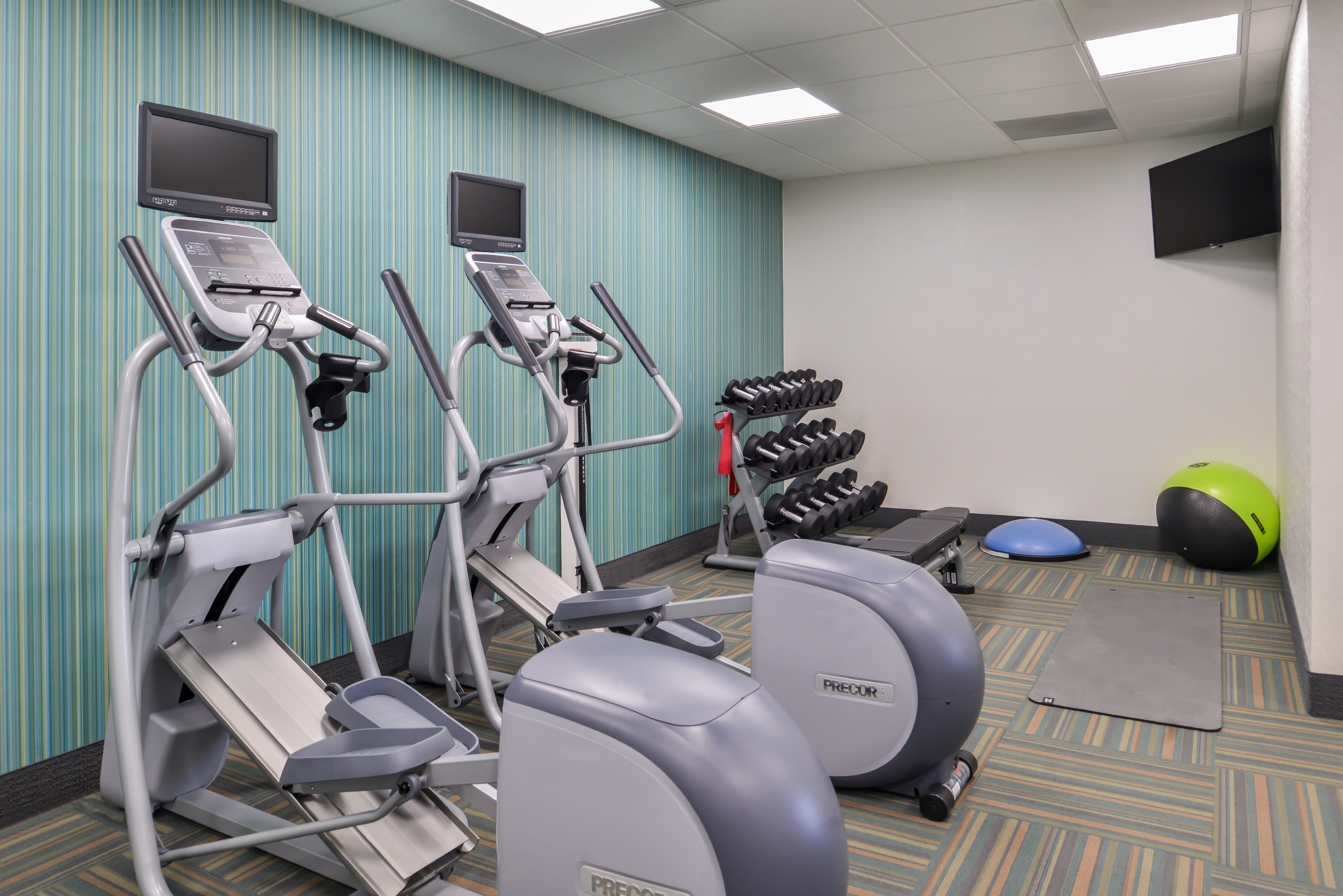 HOLIDAY INN EXPRESS & SUITES KANSAS CITY - LEE'S SUMMIT 18/30