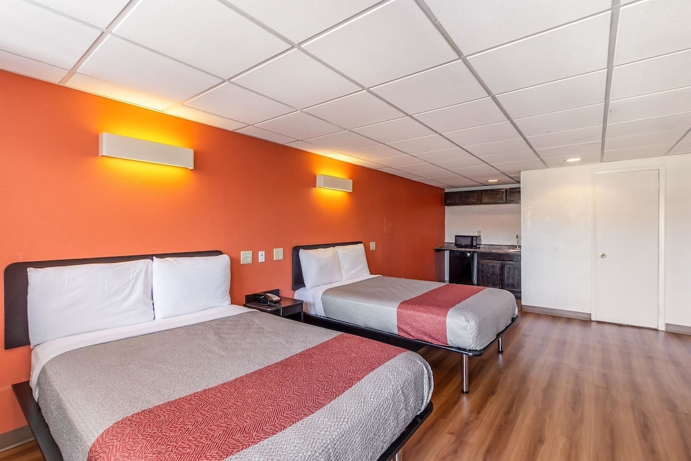 Motel6 Elizabeth, NJ - Newark Liberty Intl Airport 12/45