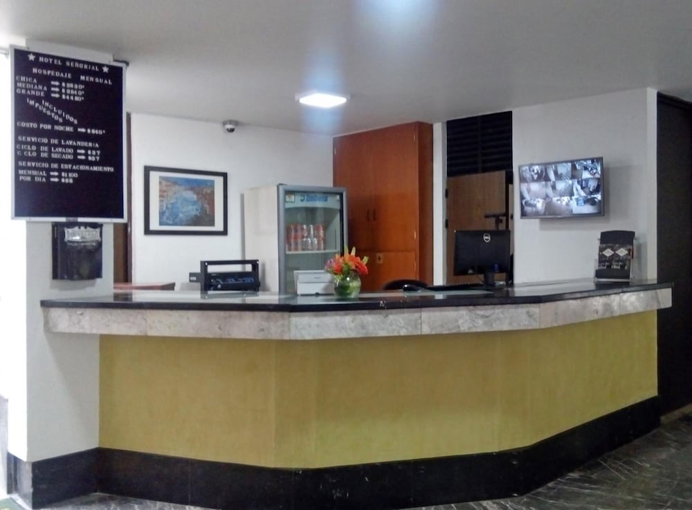 Hotel Senorial 5/28