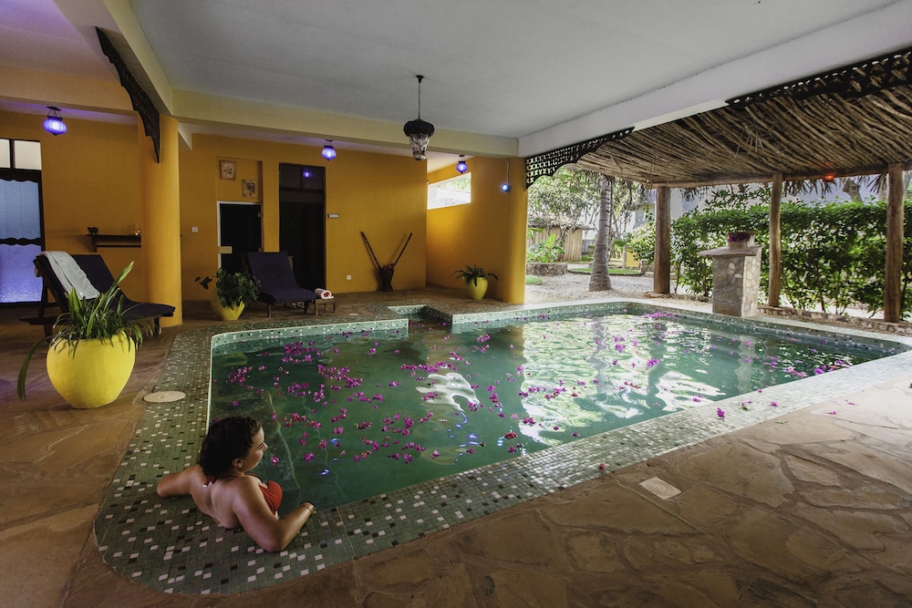 AHG Waridi Beach Resort & Spa 21/47