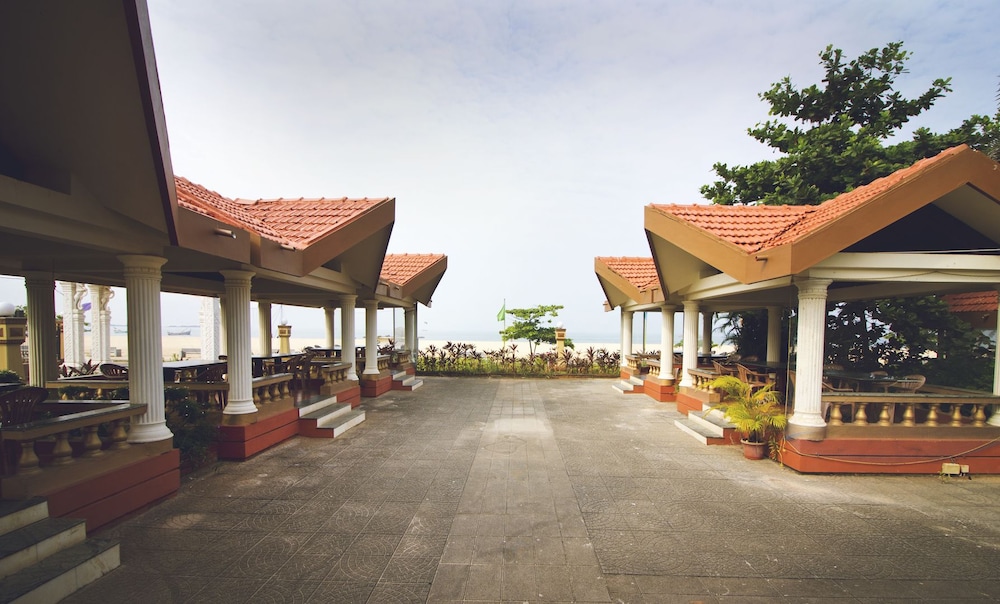 The Paradise Isle Beach Resort 19/23