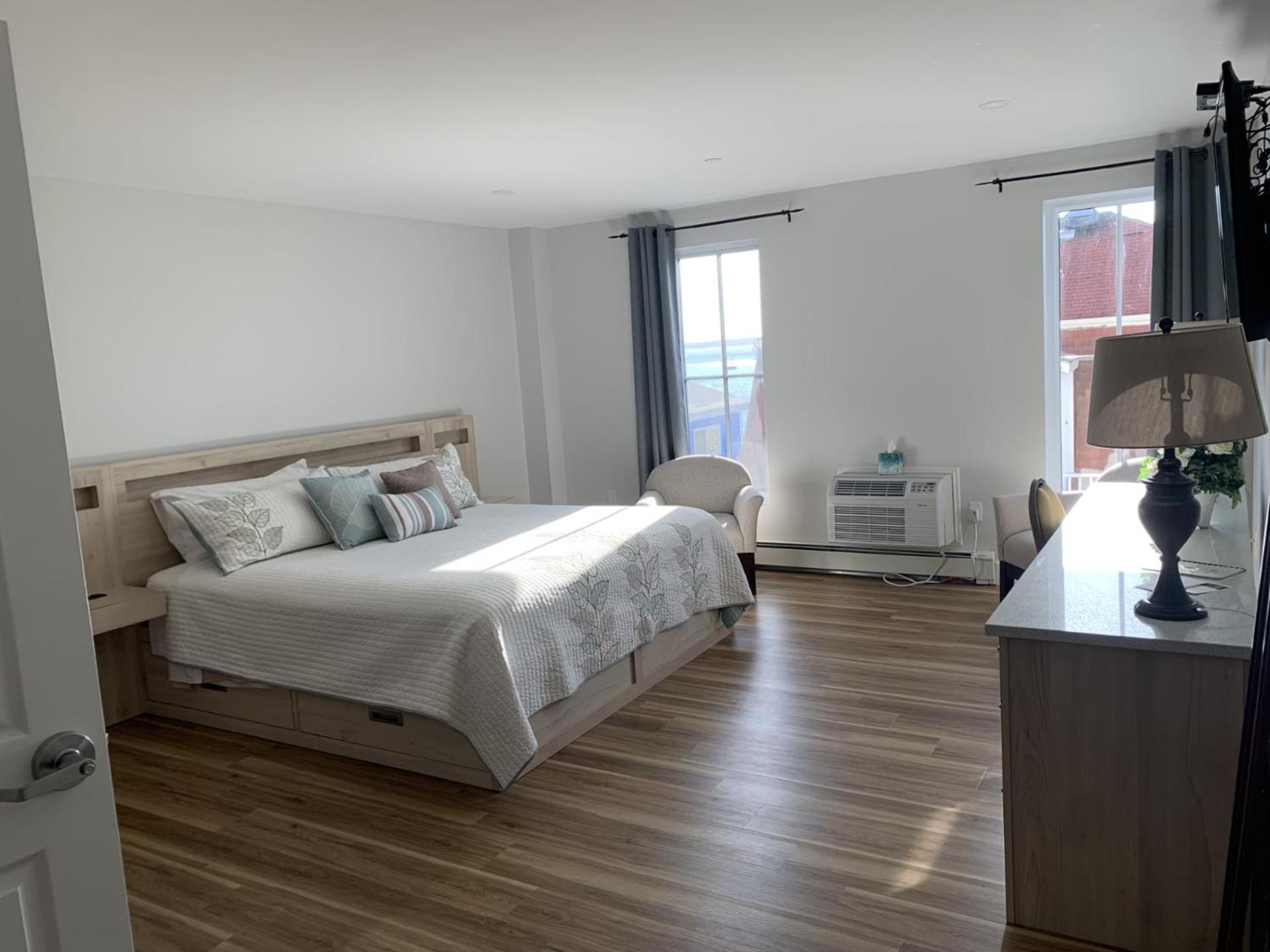 Room, King Bed