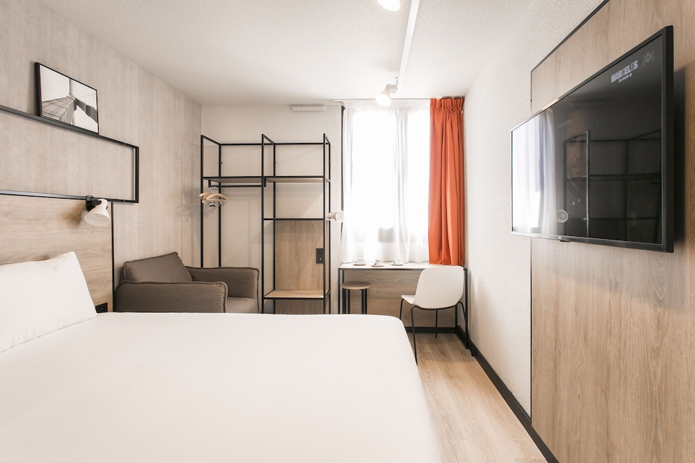 Ibis Avignon Sud 16/72