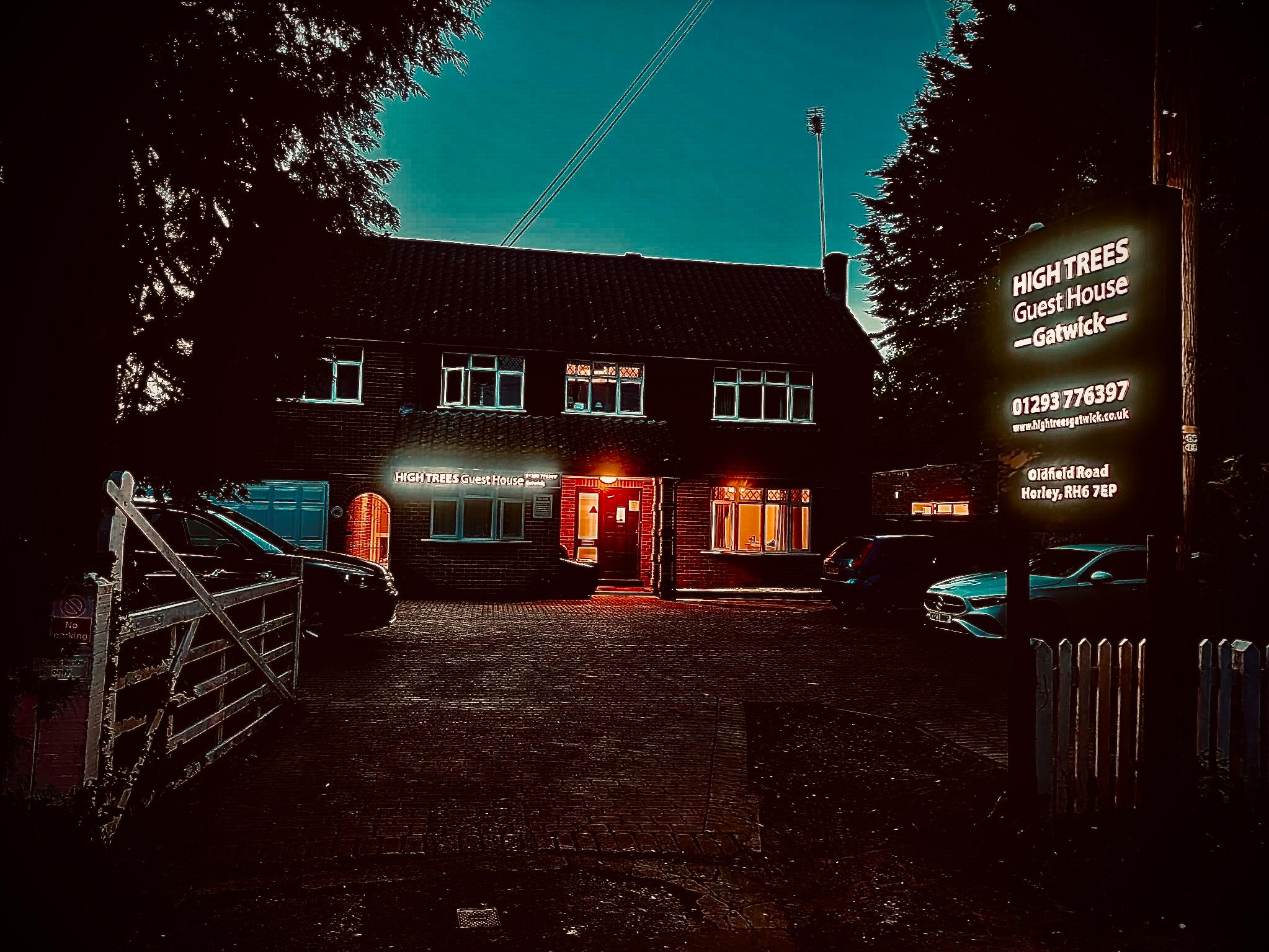 High Trees Guest House Gatwick 48/49