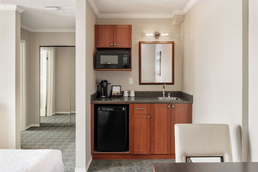 Chateau Victoria Hotel And Suites 8/68