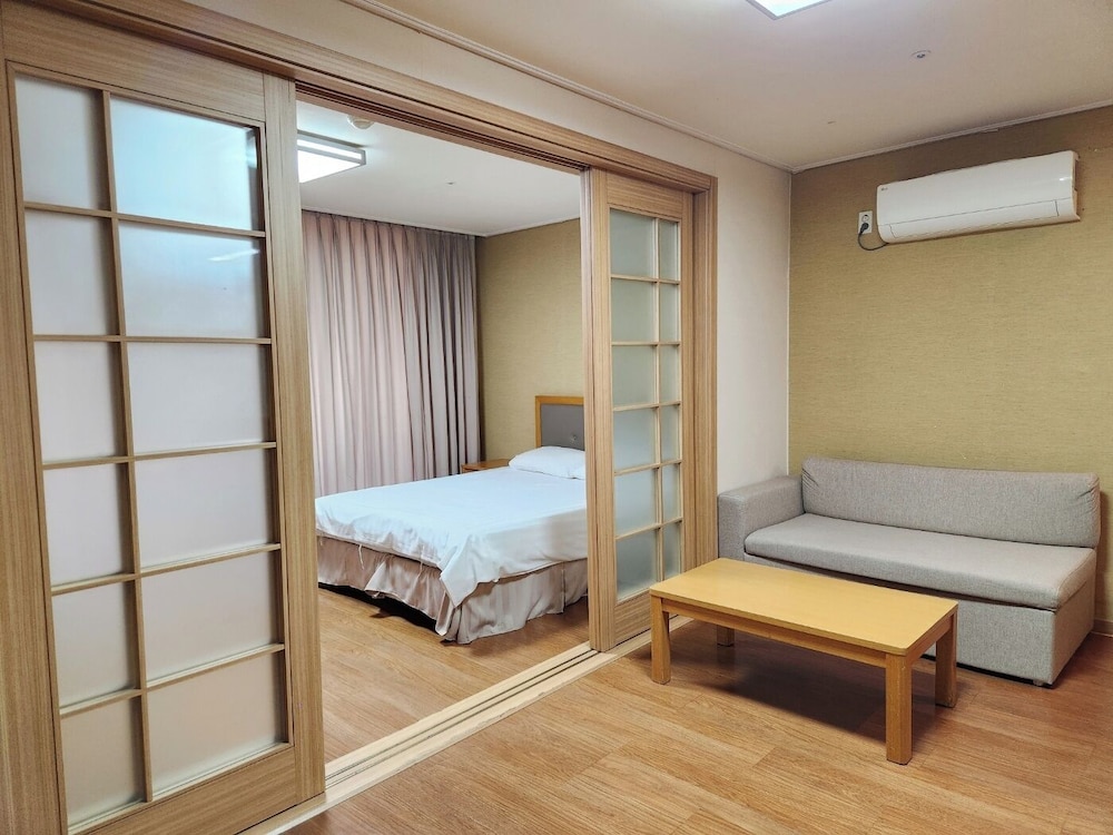 Oak, 2 Futon Beds