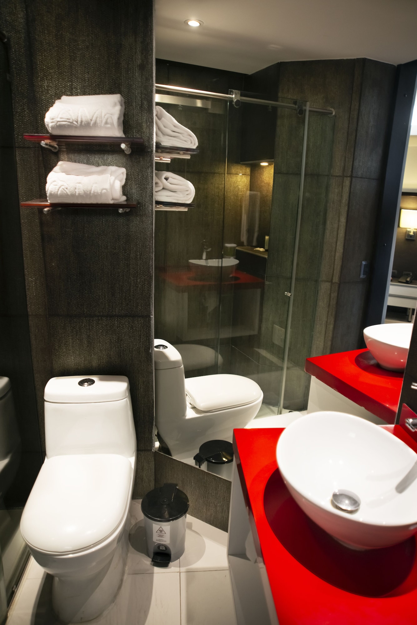 جناح جونيور، Hotel City Bog Expo Museo 2/2