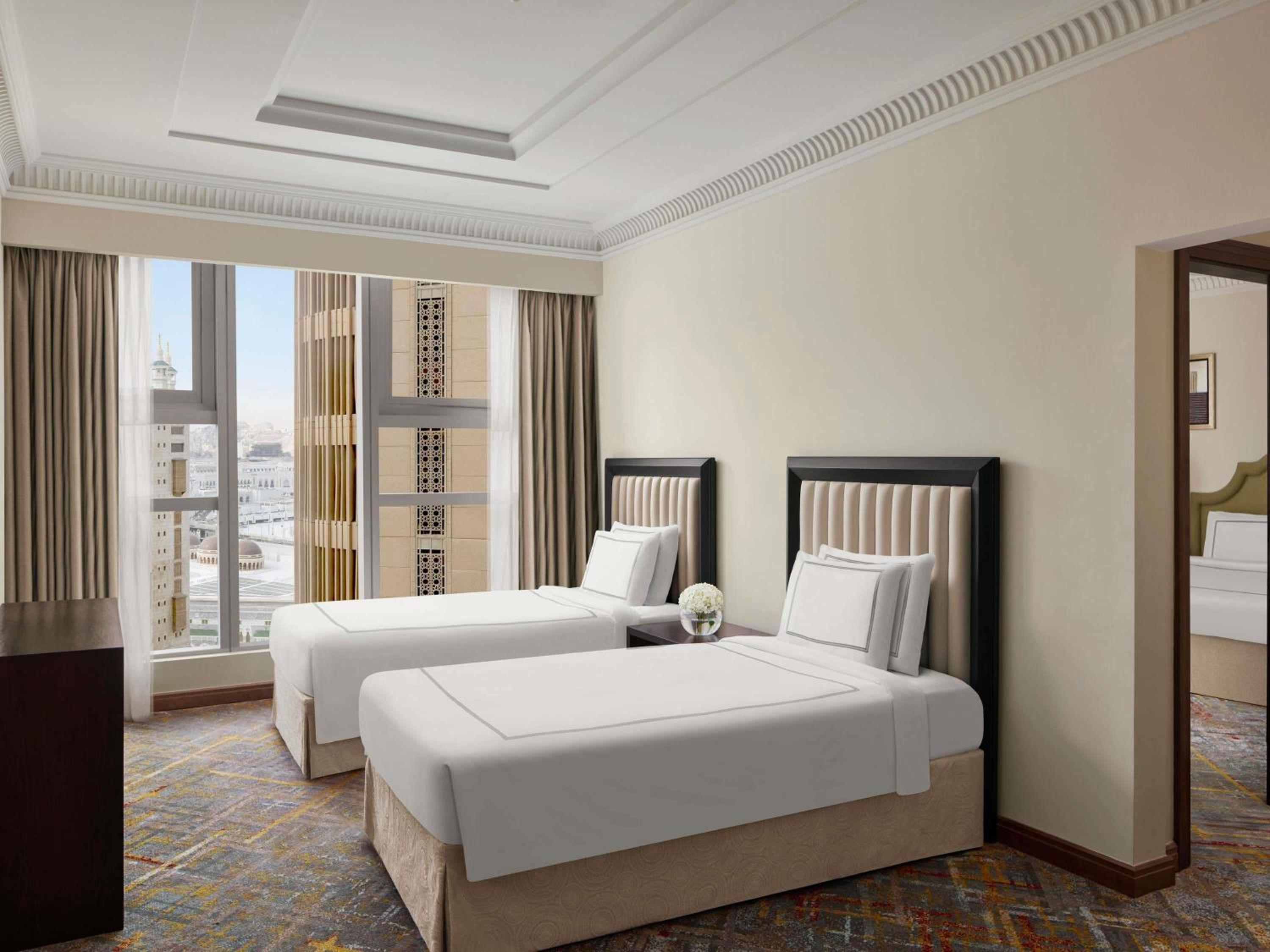 2 Bedrooms, Executive, Suite, King and Twin Beds, Partial Haram View
