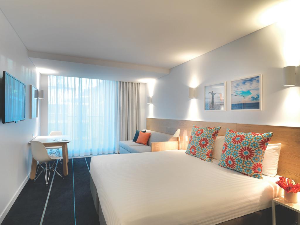 STUDIO, DOUBLE OR TWIN BED
