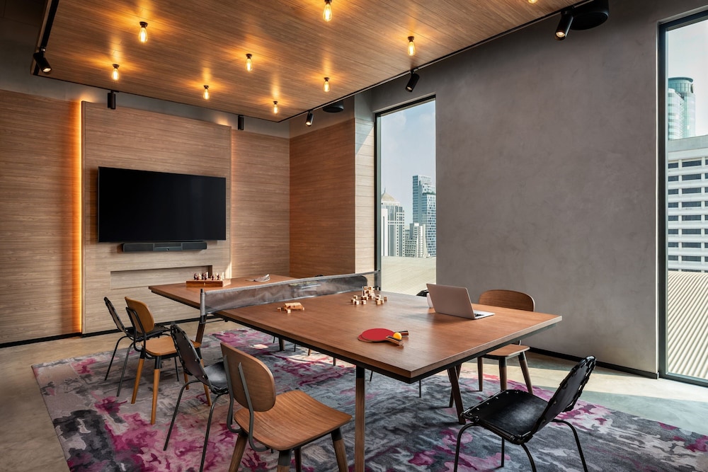 Moxy Bangkok Ratchaprasong 40/50