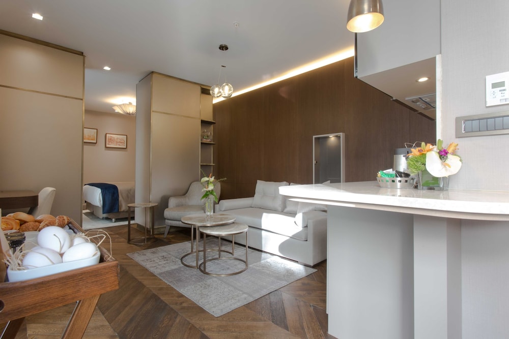 Noble22 Suites 4/39