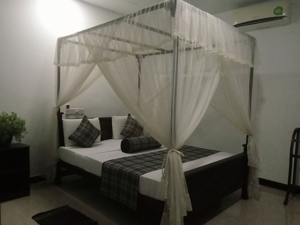 Sigiriya Rock Gate Resort 12/50