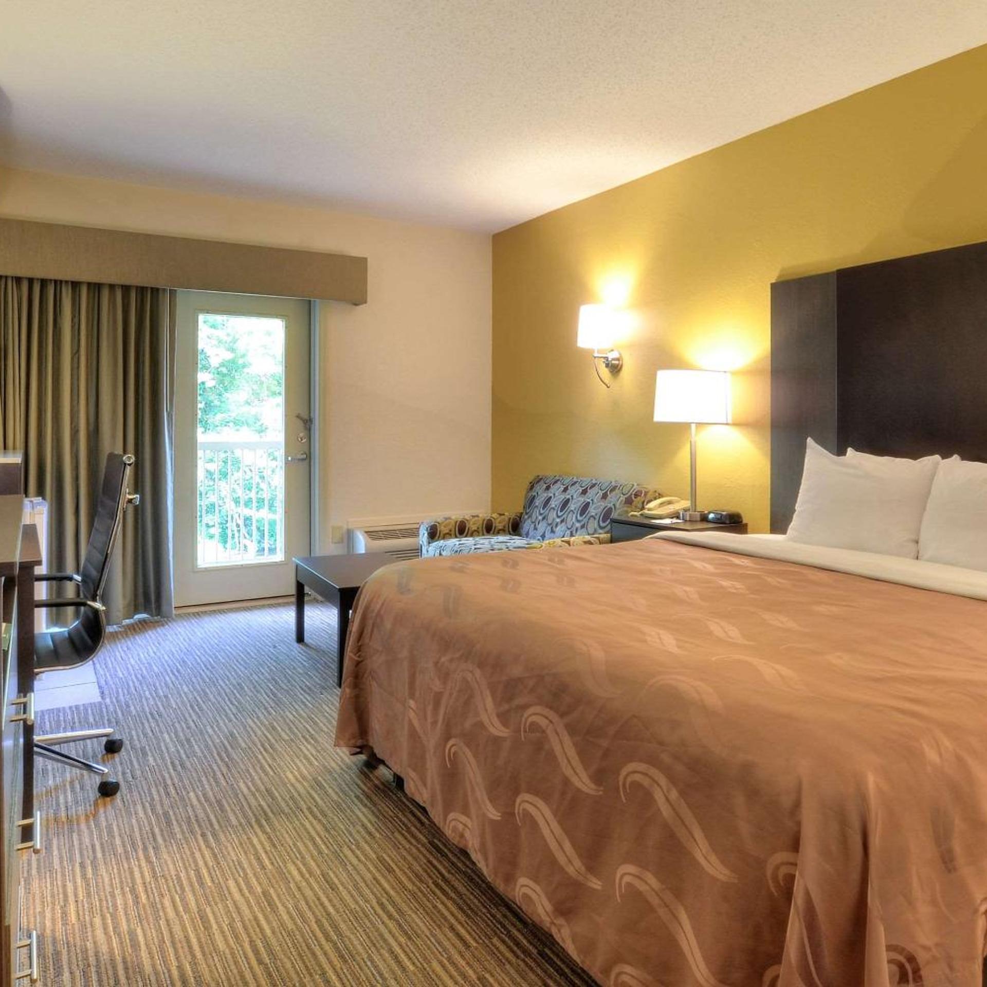 Suite, King Bed, River View