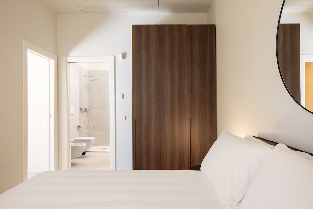 B21 Hotel 8/37