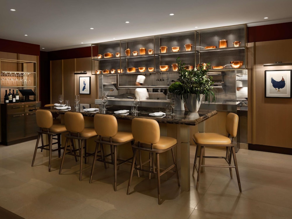 Sofitel Montreal Golden Mile 55/79