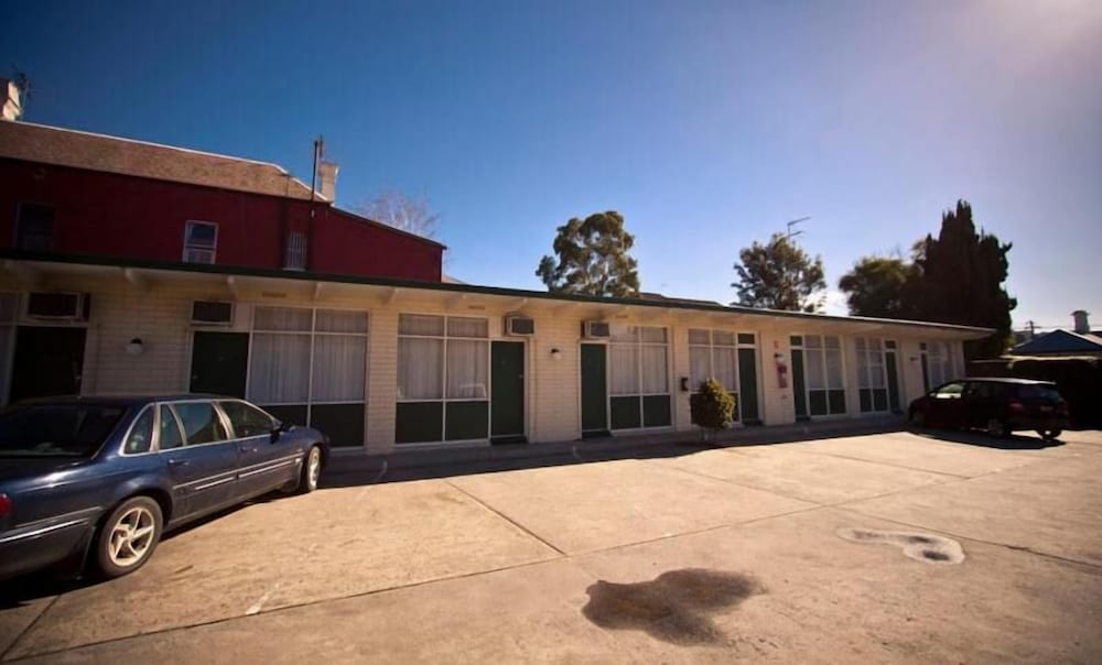 PARKVILLE MOTEL 45/56