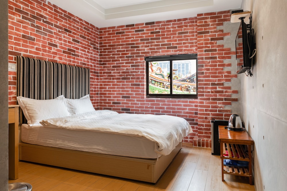 DELUXE, DOUBLE BED
