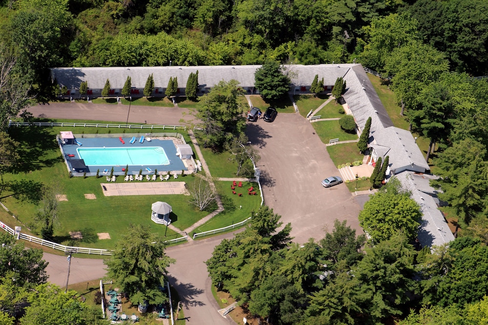 Colonial Resort and Spa 60/70