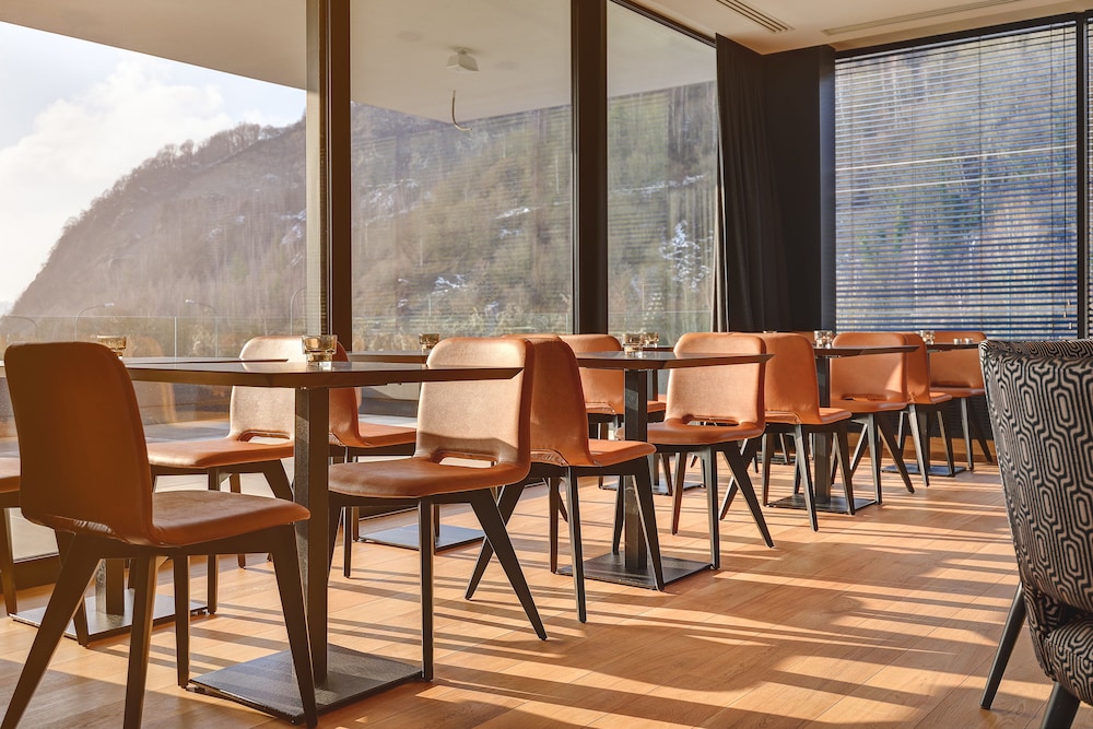 R hotel experiences 44/58