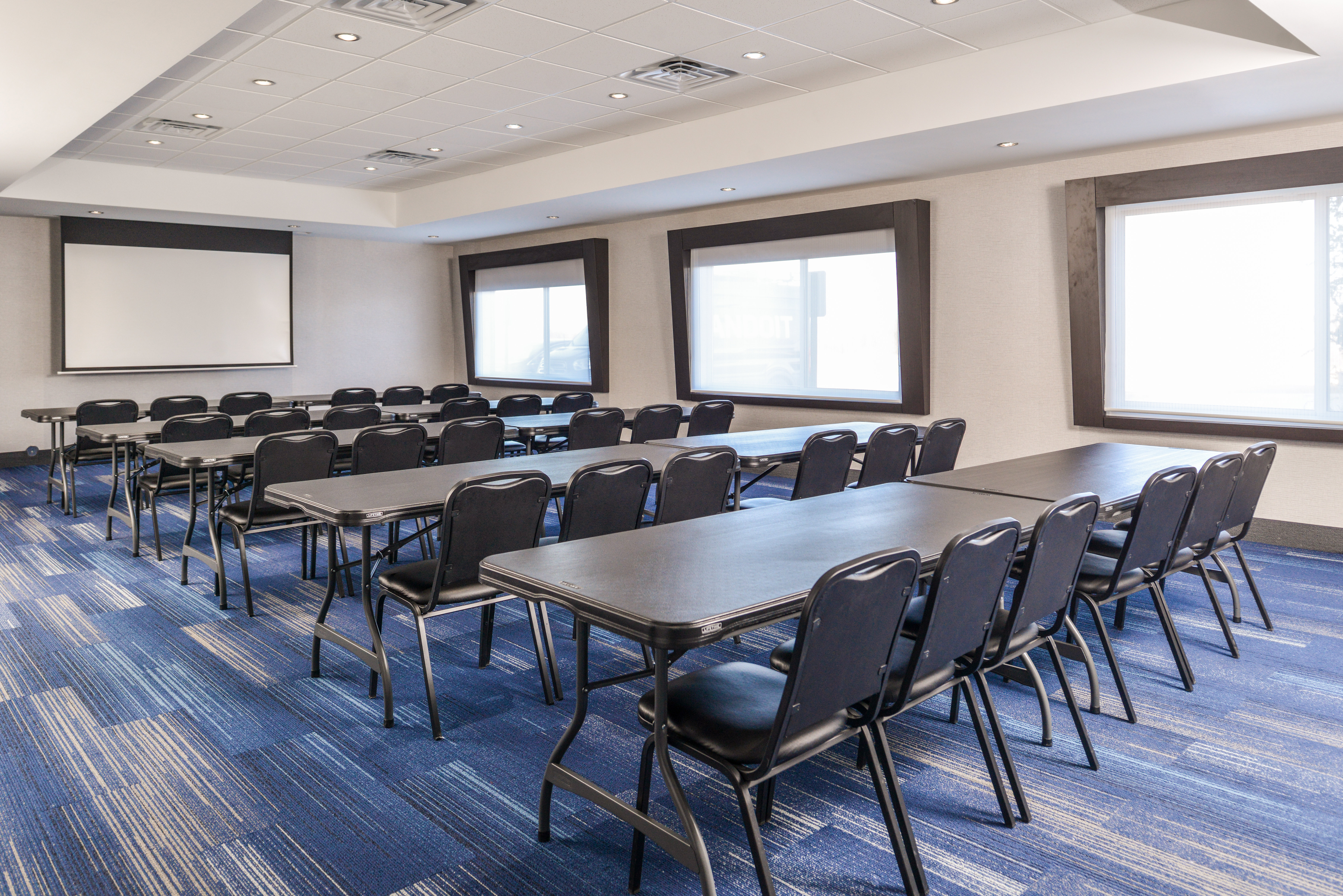 HOLIDAY INN EXPRESS & SUITES KANSAS CITY - LEE'S SUMMIT 25/30