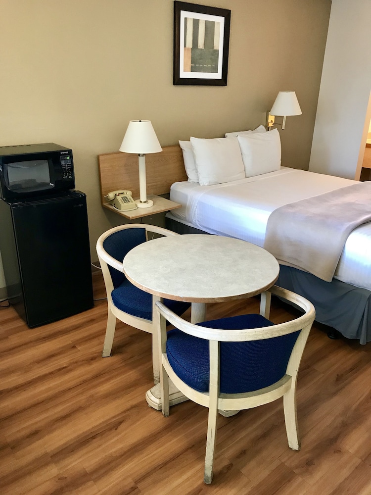 Sea-Tac Airport Value Inn 28/32