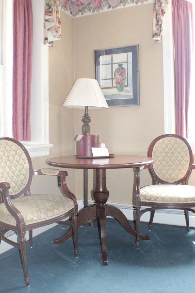 Waynebrook Inn Est 1865 53/73