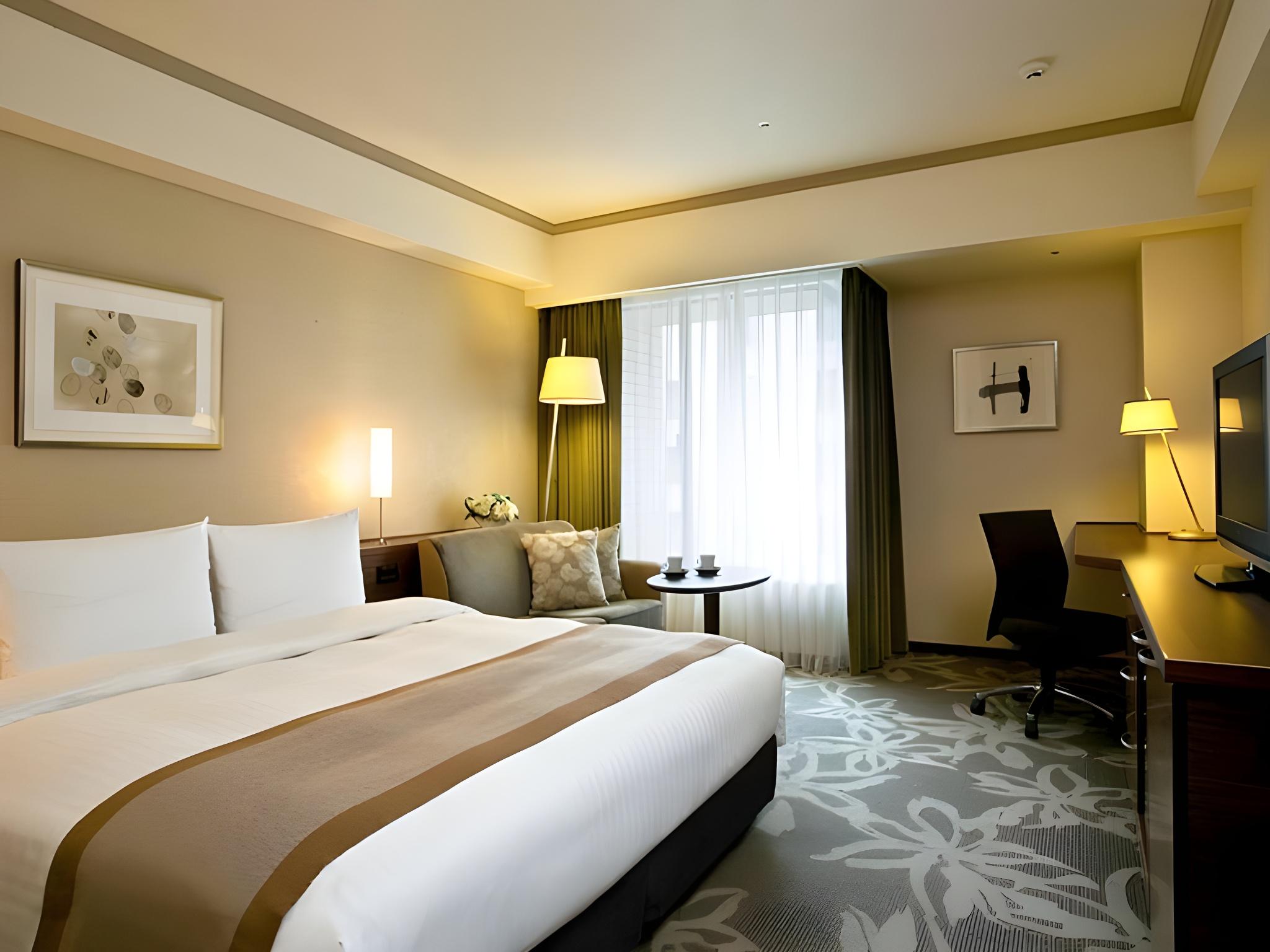 Luxury, Single, Queen Bed