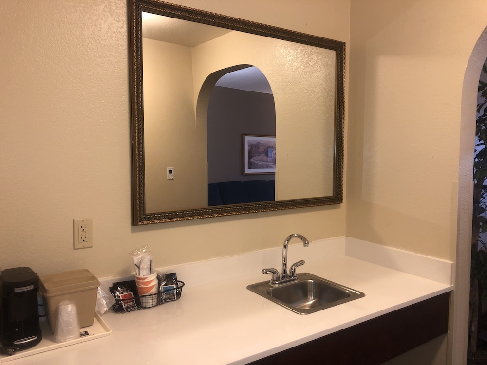 Comfort Inn & Suites Ukiah Mendocino County 18/34